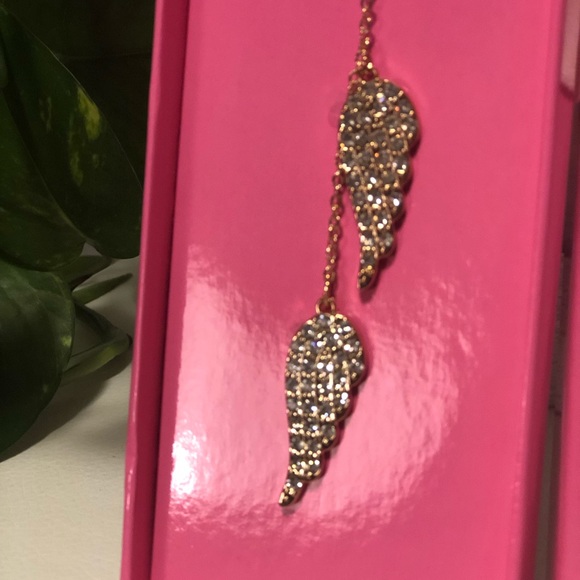 Victoria’s Secret angel wing dangle necklace - Picture 4 of 4